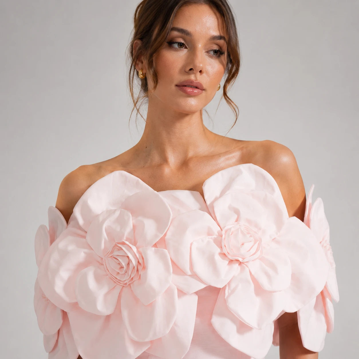 Robe midi épaules dénudées à détails floraux