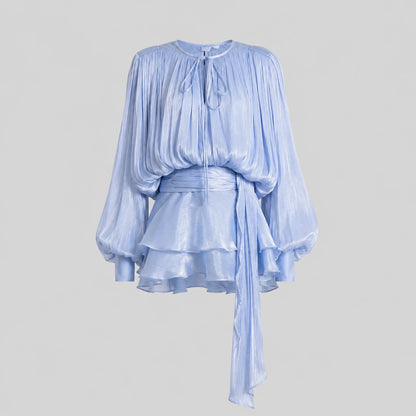 Robe drapée à manches longues avec jupe courte et taille froncée