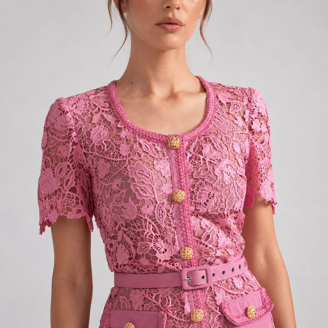 Robe midi en dentelle à manches courtes — Rose