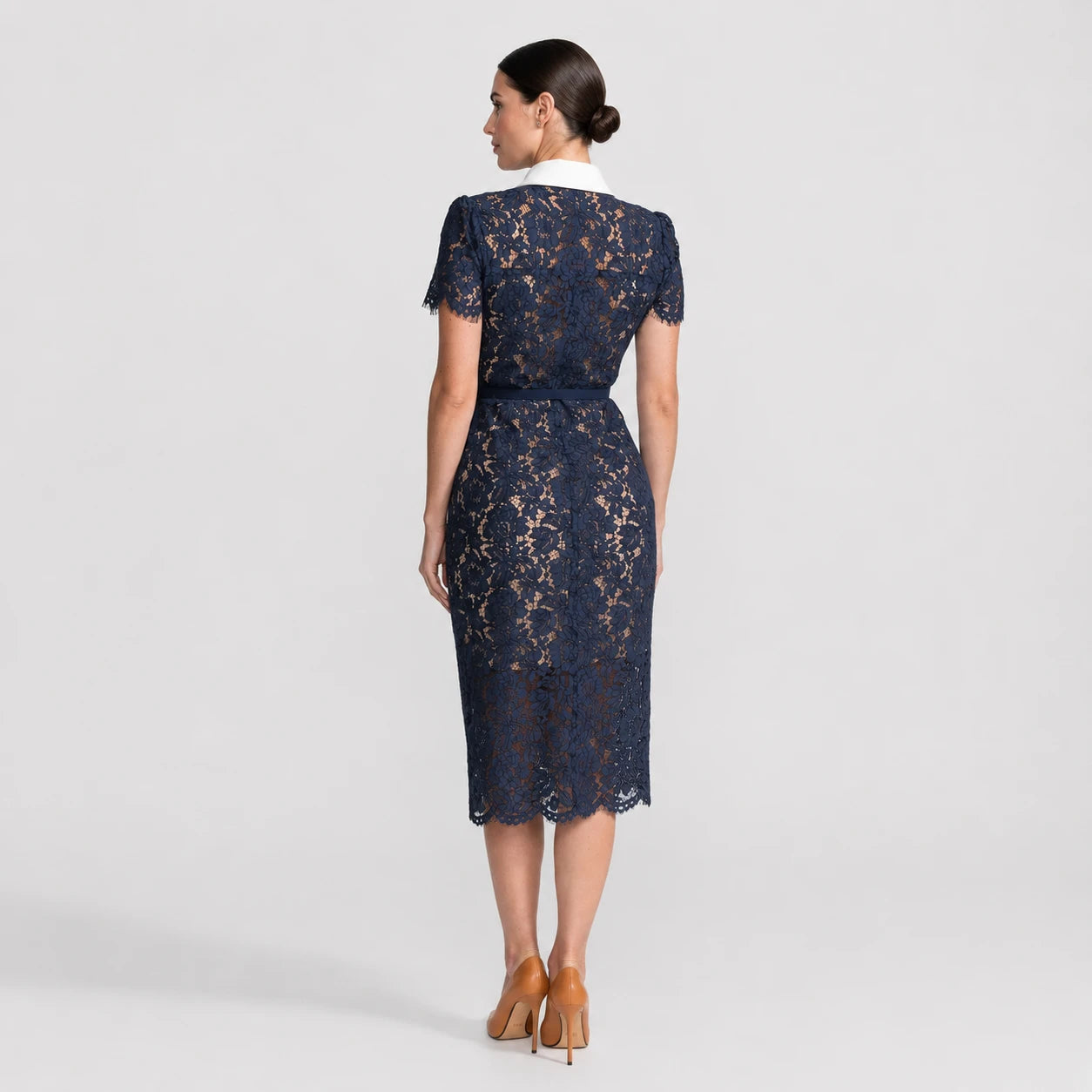 Robe midi en dentelle florale à col tailleur et taille ceinturée - Bleu marine