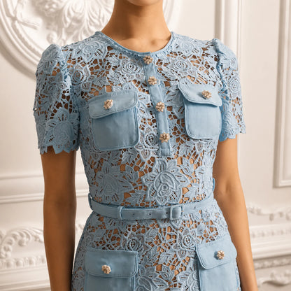 Robe florale brodée à manches courtes