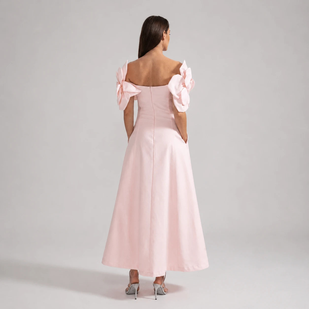 Robe midi épaules dénudées à détails floraux