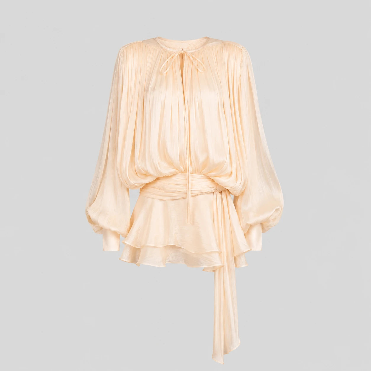 Robe drapée à manches longues avec jupe courte et taille froncée