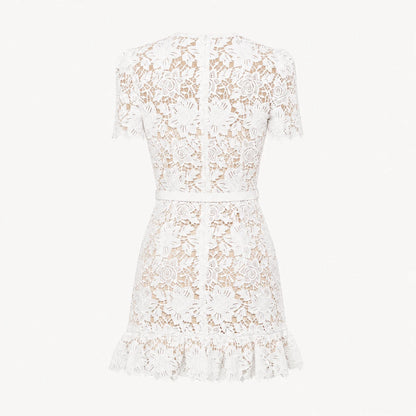 Robe florale brodée à manches courtes